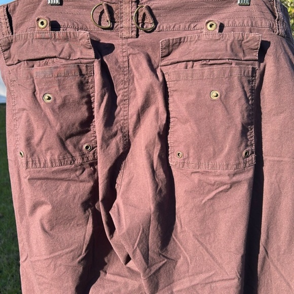 ~e Old Navy convertible pants into capris - Picture 8 of 15